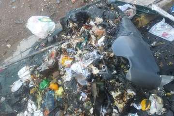 El vandalismo calcina un contenedor en Las Huesas (Telde)/TA.